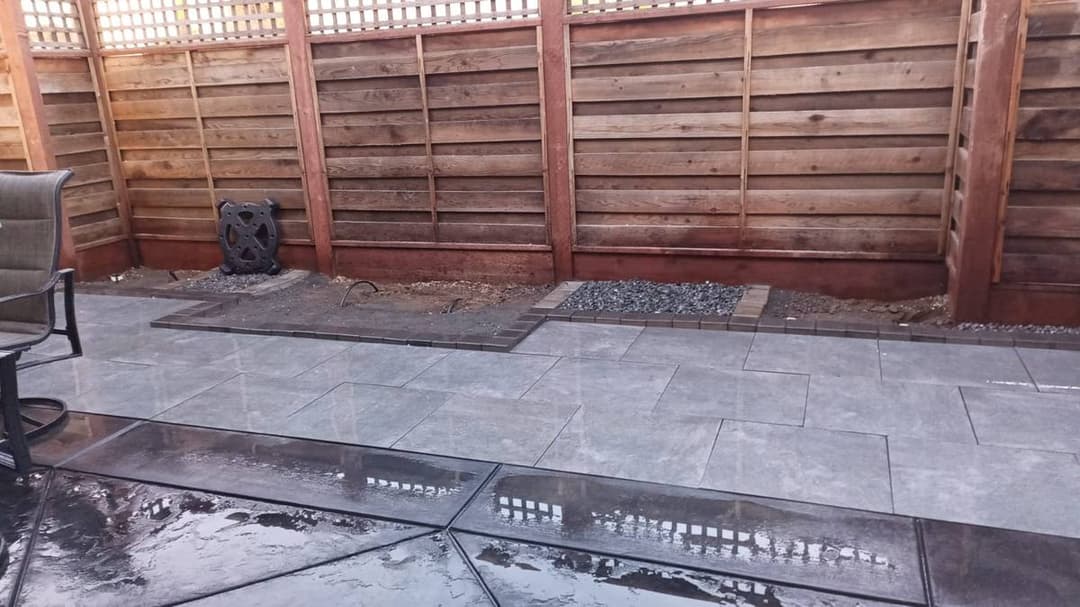 picture of a newly built paver stone walkway in a backyard