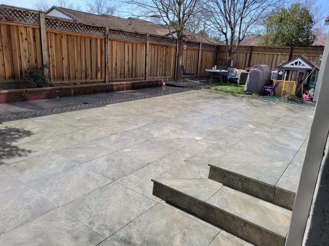 picture of a newly built paver backyard patio